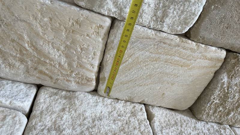 Les parements en pierre naturelle sont un excellent choix pour embellir votre intérieur