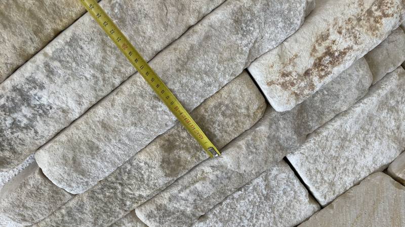 Les parements en pierre naturelle sont un excellent choix pour embellir votre intérieur