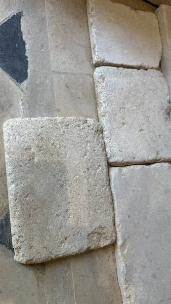 Pavé pierre calcaire Lyon, livraison pierre naturelle Lyon, fabricant pavé calcaire France.