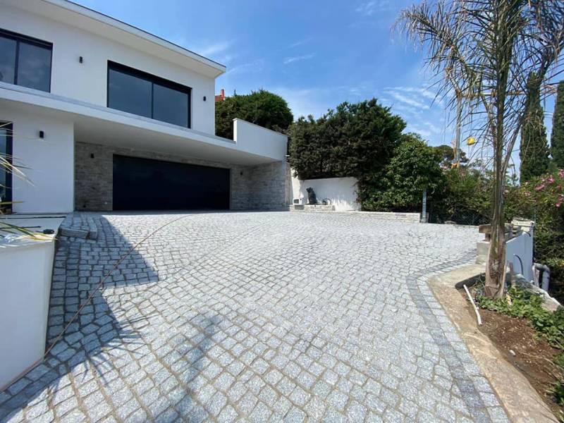 Pavé en granit pour voirie, passage voiture, voie carrossable.