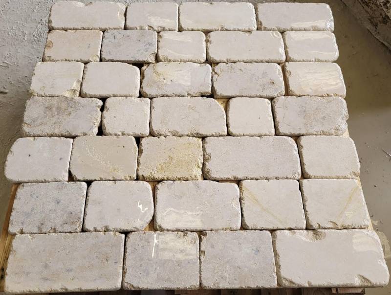 Les pavés en pierre naturelle sont un excellent choix pour embellir votre extérieur