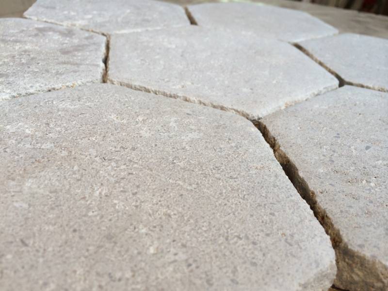 Tomette extérieure en pierres naturelles carrossable et robuste, résistant et intemporel.