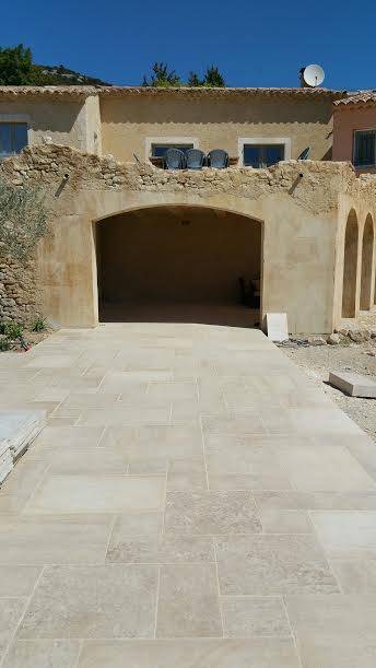 Dallage extérieur en pierre UZES