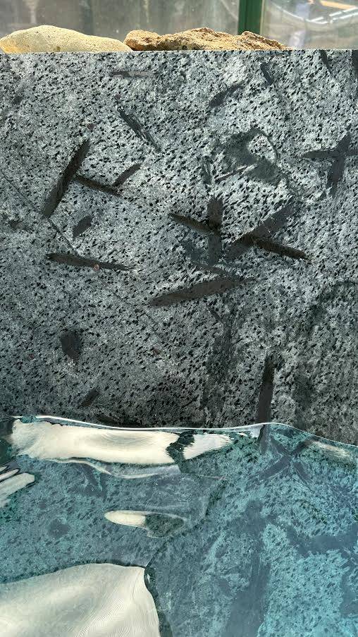 La pierre de Bali en quartzite est une option de plus en plus prisée pour les piscines grâce à ses nombreuses qualités esthétiques et fonctionnelles. Si vous envisagez de rénover votre espace piscine, voici pourquoi cette pierre naturelle pourrait être le