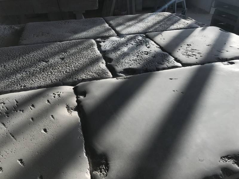 Dallage pierre d'antan, finition antique à la main sud de France