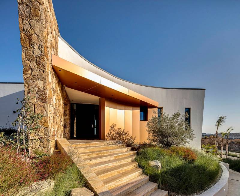 Parement pierre naturelle dorée et nuancée prêt à coller, rendu pierre sèche. Corse, Bastia, Ajaccio.