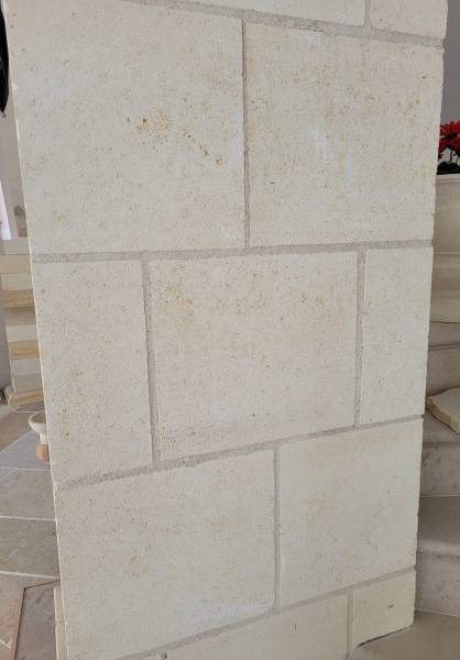 Pierre de Bordeaux entre Beaulieu et Sireuil à Saint-Germain-du-Salembre 24 en Dordogne, Nouvelle Aquitaine