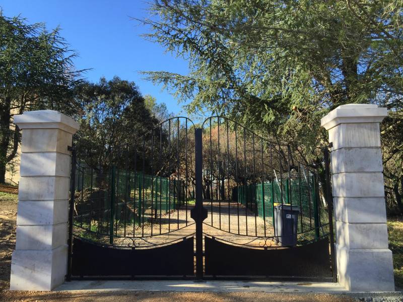 Taille de pierre à UZES, AVIGNON et NIMES