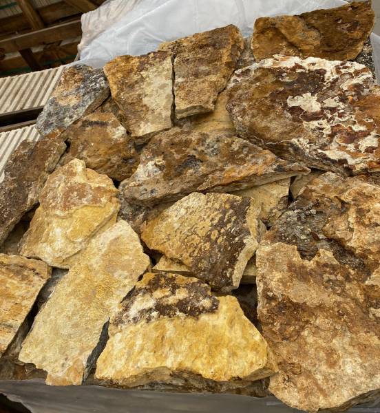 Parement pierre naturelle à coller pour mur rendu pierre sèche en intérieur et extérieur de Nantes à Nice, de Lyon à Bordeaux, de Bastia à Ajaccio