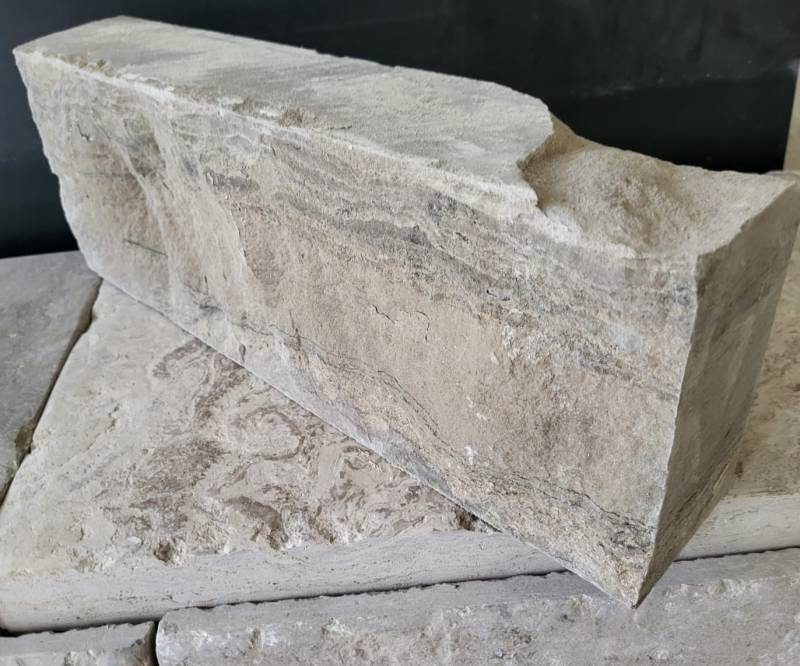 Parement Pierre Grise et Grège du Périgord Moellon Régulier Face Éclatée Naturelle - Livraison en Europe.