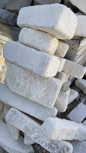 Les parements et pavés en pierres naturelles: un choix durable et élégant