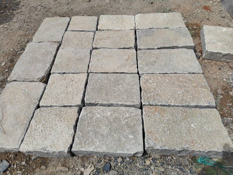 Pavé pierre naturelle vieillie. Pierres naturelles de France 36 rue de Bourgogne à Paris Uniquement sur RDV