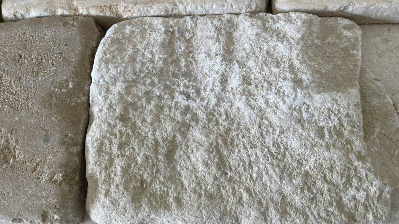 Pavé en pierre naturelle de Dordogne Périgord Montagnac d'Auberoche, (gisement Limeyrat)