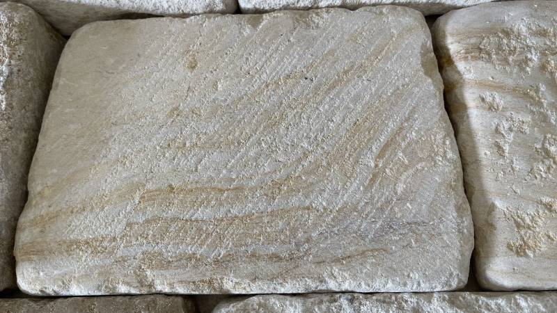 Pavé en pierre naturelle de Dordogne Périgord Montagnac d'Auberoche, (gisement Limeyrat)