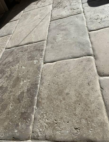 Pierre naturelle Dalle de Dordogne, dallage du Périgord en pierre naturelle vieillie, Gris, Beige, Taupe, cappuccino. Bordeaux