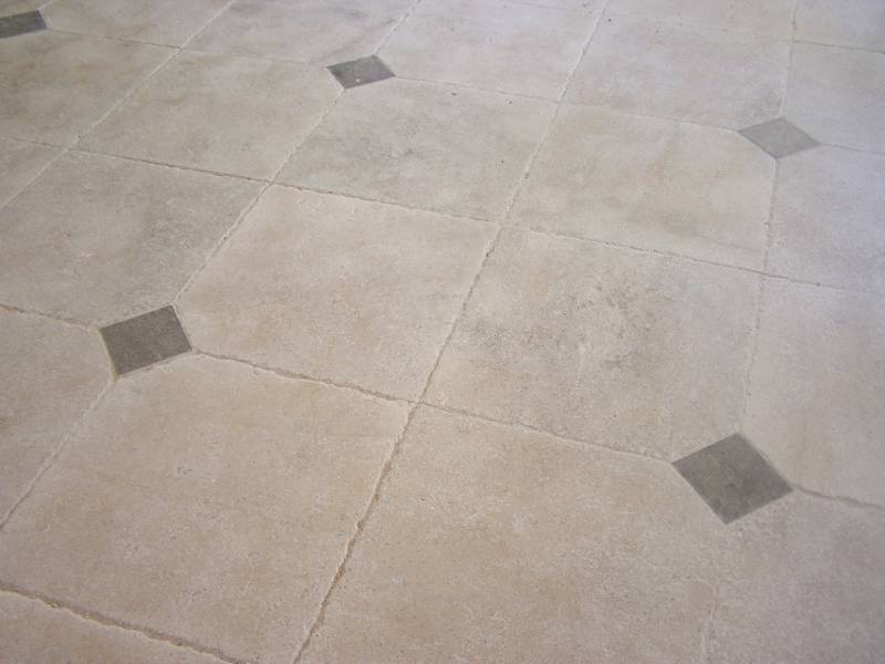 Carrelage Pierre avec cabochon UZES 30