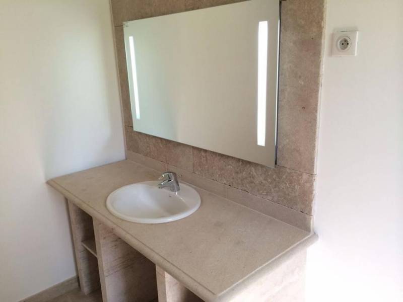 Pierre pour sol et mur salle de bain, plan vasque, dallage, livraison Paris, Bordeaux, Lyon...