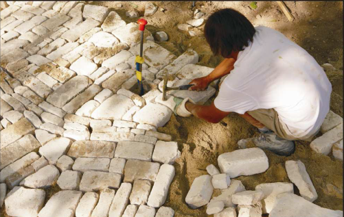Pose de calade en pierre naturelle, Alpille
