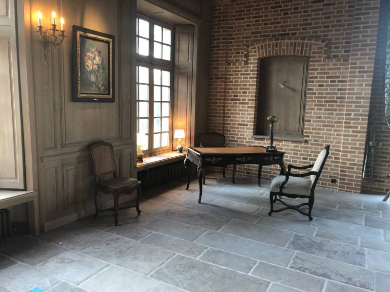 Carrelage pierre en Travertin, pierre naturelle de France et d'importation proche Uzès et Montaren dans le Gard en Occitanie