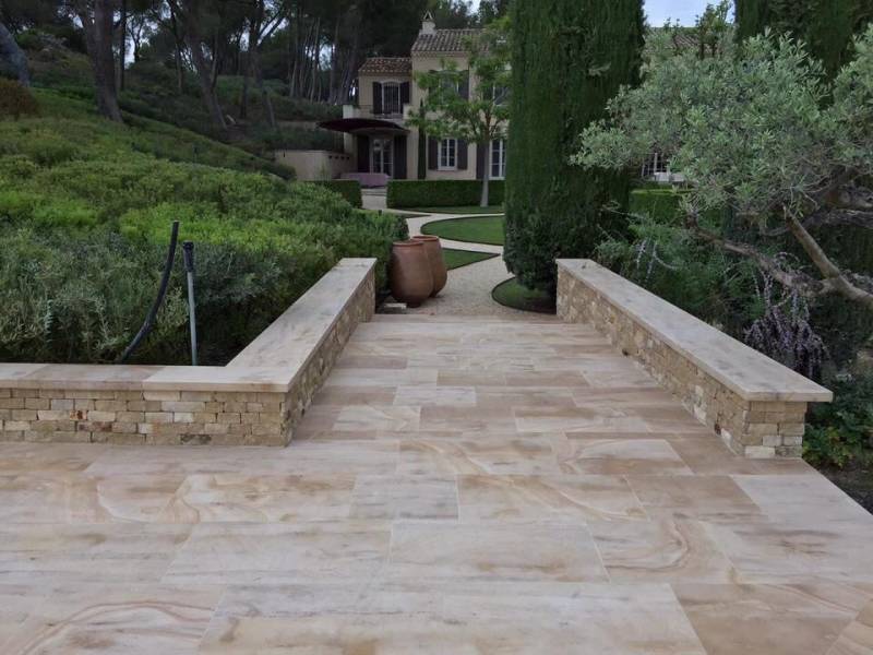 Escalier en pierre naturelle de beige à AVIGNON 84