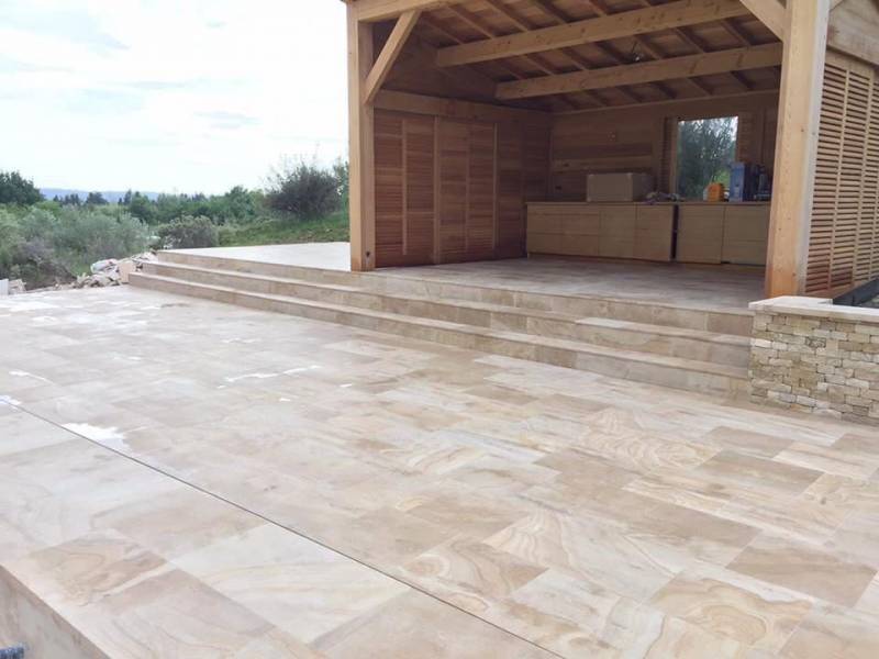 Margelle de bassin en pierre naturelle AVIGNON 84 et AIX EN PROVENCE 13