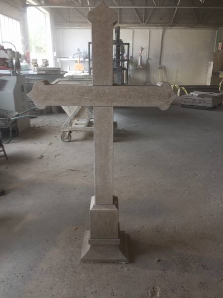 Croix en pierre naturelle taillé à la main SAINT ETIENNE