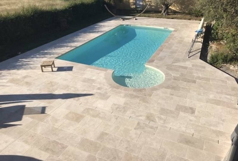 Travertin : La Pierre Naturelle Idéale pour Vos Projets de Décoration et d'Aménagement en extérieur.