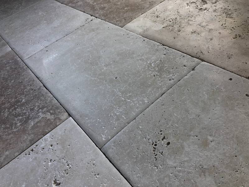 TRAVERTIN vieilli main pour sol intérieur haut de gamme, chantier ARLES