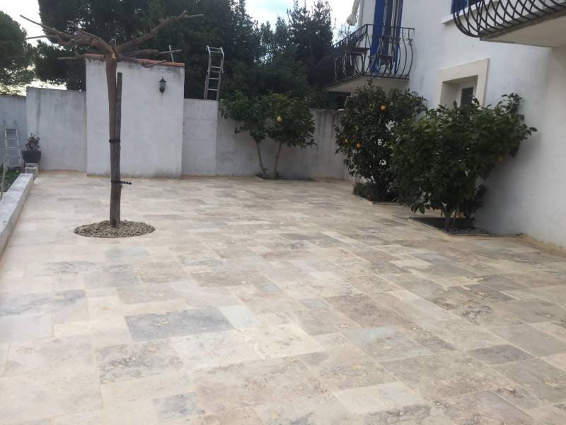 Pierre naturelle pour dallage tessasse et plage de piscine Vaucluse Lubéron Cavaillon 84