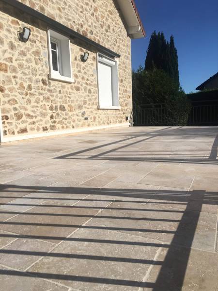Dallage extérieur en Pierre Naturelle Travertin – Vente Directe Fabricant | FRANCEPIERRE
