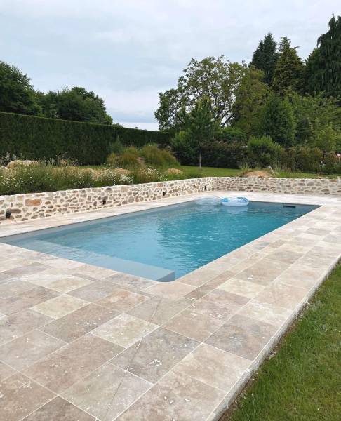 Dallage piscine en Pierre Naturelle Travertin – Vente Directe Fabricant | FRANCEPIERRE