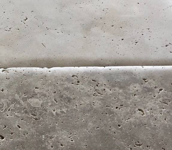 carrelage pierre naturelle en Travertin bombé vieilli main à Béziers