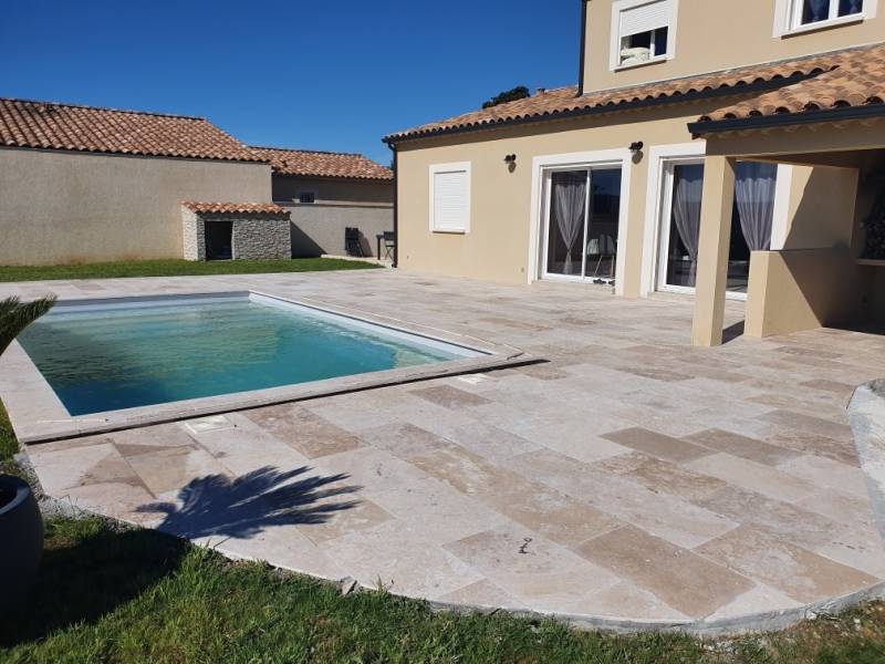 Terrasse extérieure en pierre naturelle : livraison à Nantes (44)