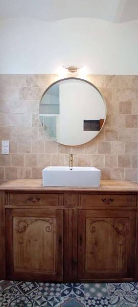 Travertin Pierre Naturelle pour Salle de Bain – Élégance Authentique et Formats Polyvalents