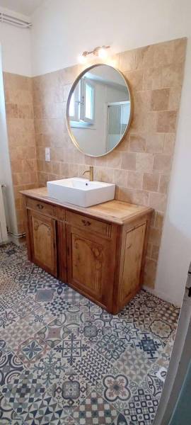 Travertin Pierre Naturelle pour Salle de Bain – Élégance Authentique et Formats Polyvalents