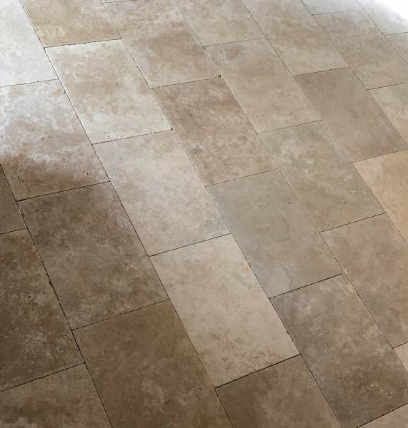 Travertin pour dallage en intérieur et extérieur, réalisations à Béziers et Narbonne