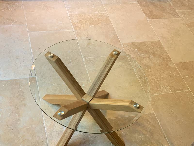 Le travertin est une pierre naturelle calcaire pour intérieur.