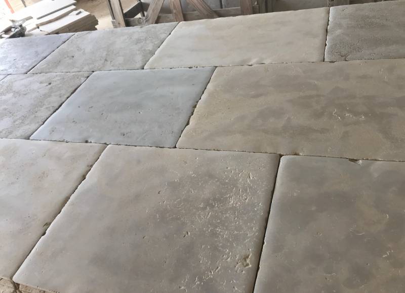 Dallage vieilli main en pierre naturelle FRANCEPIERRE Beaune - Paris - Avignon - Nîmes - Béziers