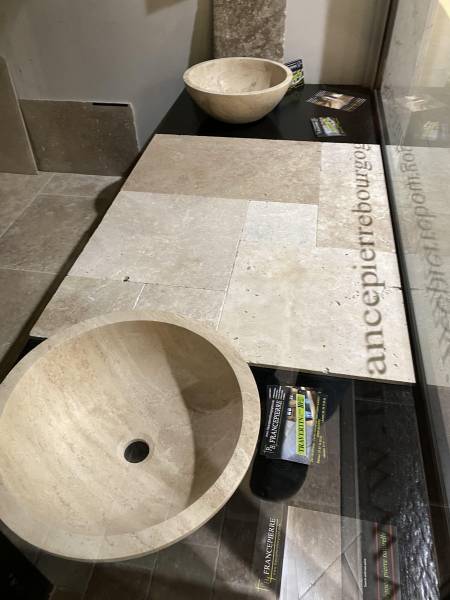 Le travertin, la pierre naturelle idéale pour votre salle de bain MONTPELLIER