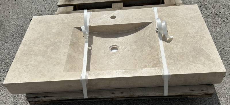 Vasque et évier en Travertin pierre naturelle à Combiers 34 entre Béziers et Narbonne