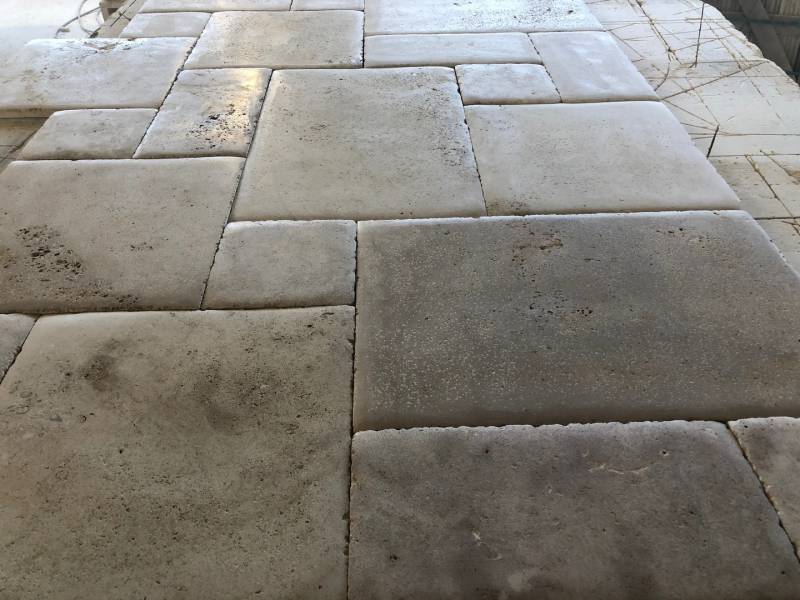 36 rue de Bourgogne à Paris - Dallage ancien pierre naturelle, vieille dalle de Dordogne, pierre de France