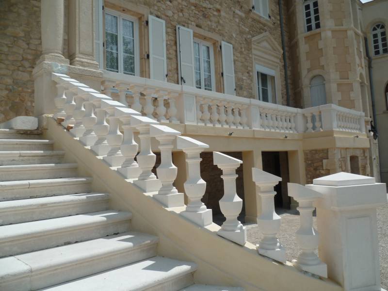 Tailleur de pierre Avignon, balustre, balustrade, pilier, encadrement