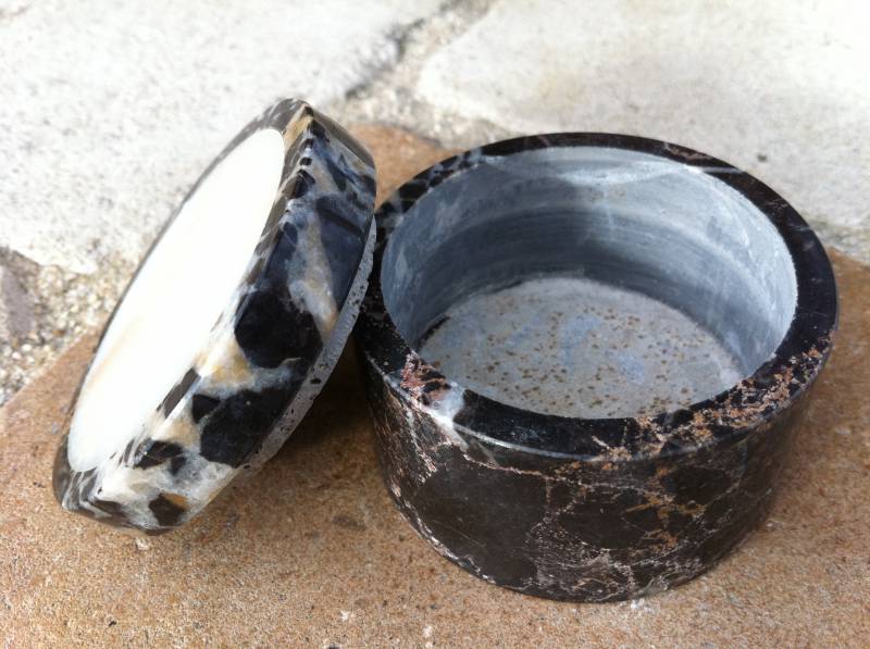 Le marbre façonné à la main sans machine numérique, Montpellier, Nîmes, Avignon et Nice