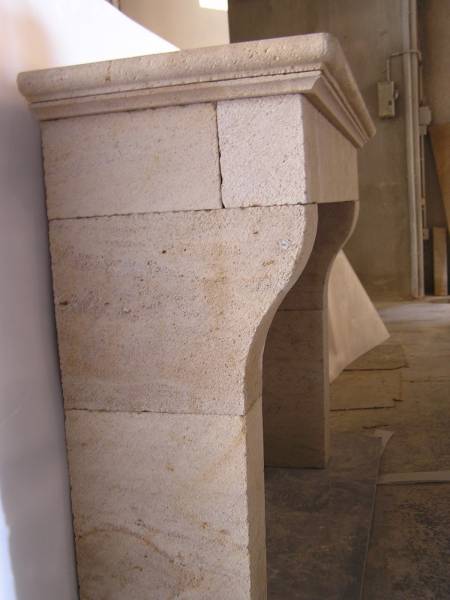 Tailleur de pierre NIMES. Showroom sur RDV au 36 rue de Bourgogne 75007 Paris.