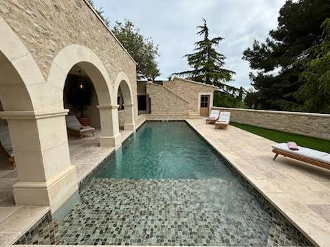 Pierre de Dordogne, Périgord Montagnac d'Auberoche au 36 rue de Bourgogne 75007 Paris