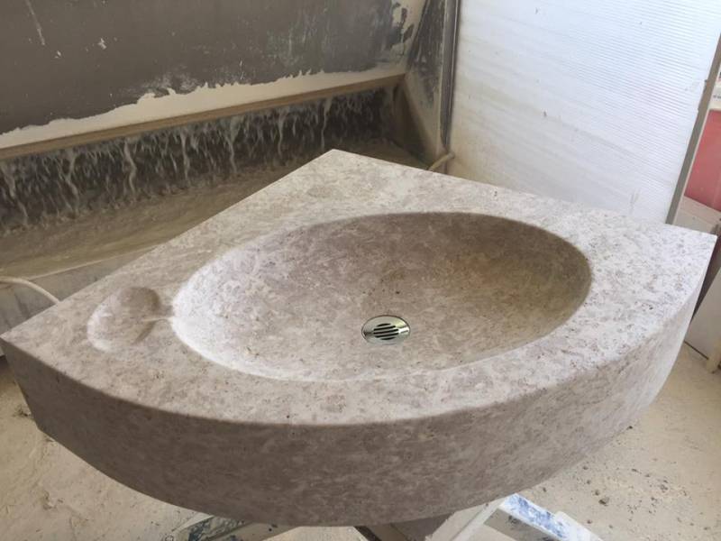 Lave main en pierre UZES