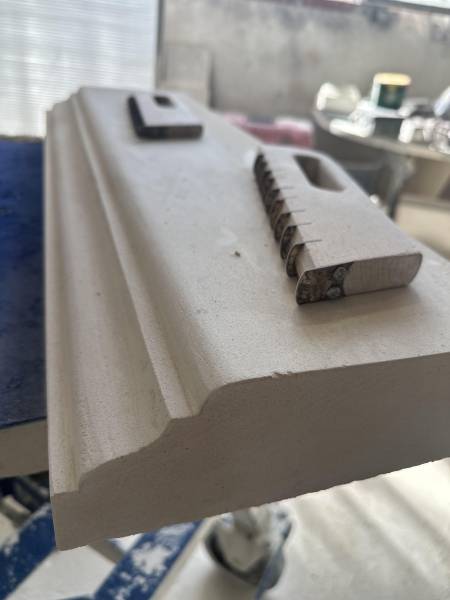 Carrelage pierre et taille de pierre en Travertin, pierre naturelle de France et d'importation entre Uzès et Villeneuve-lès-Avignon dans le Gard en Occitanie