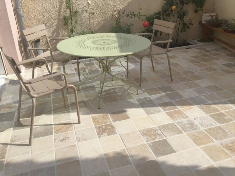 Pavé ancien en pierre naturelle grise du Périgord