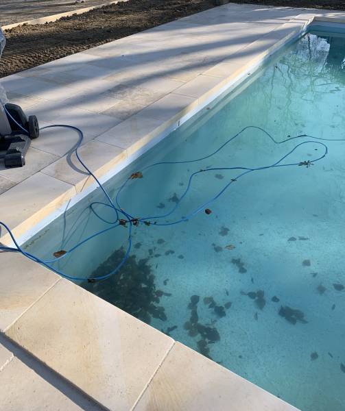 Les margelles de piscine et de bassin en pierre naturelle du Périgord: un charme unique et durable