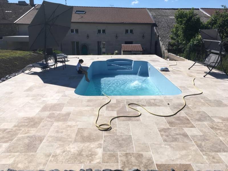 Margelle en Travertin pour Piscine et Bassin à Toulon (Var - 83).